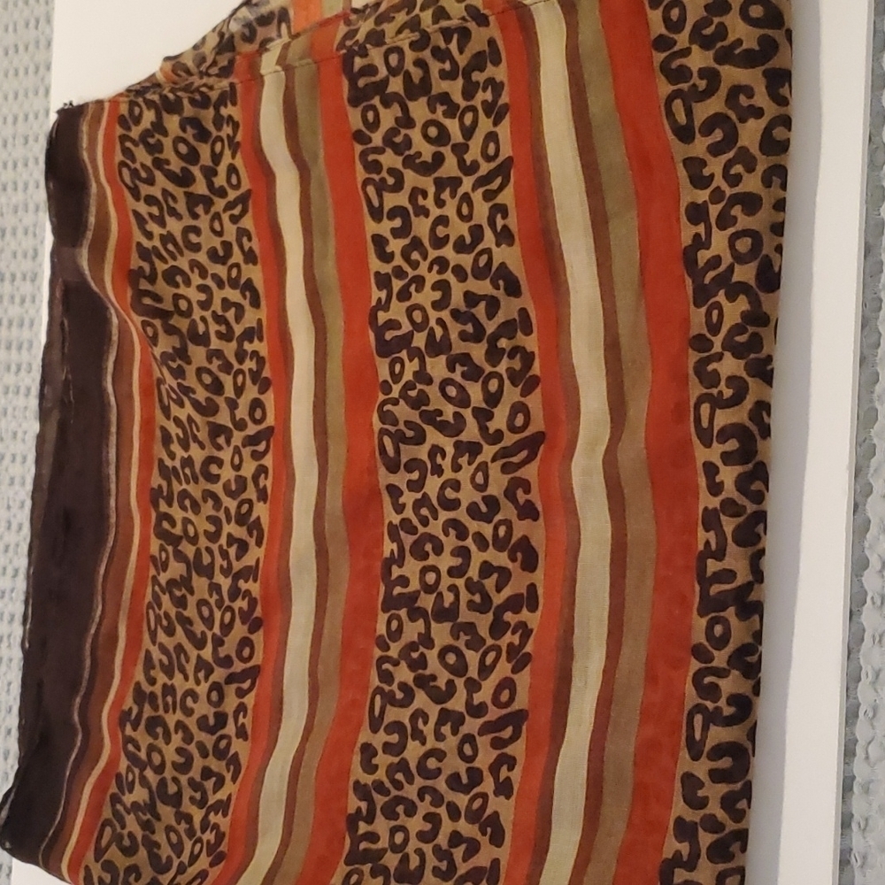 2 Chic Cheetah Print Oblong Scarf